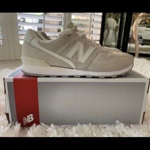 New Balance 696 Sneakers